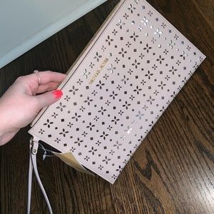 Michael kors large jet setter wristlet